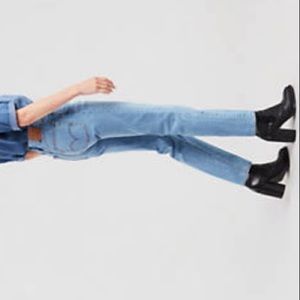 Wedgie Fit Women’s Jeans- Light Wash